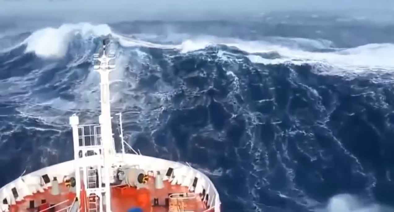 Atlantik’teki dev dalga yükseklik rekoru kırdı