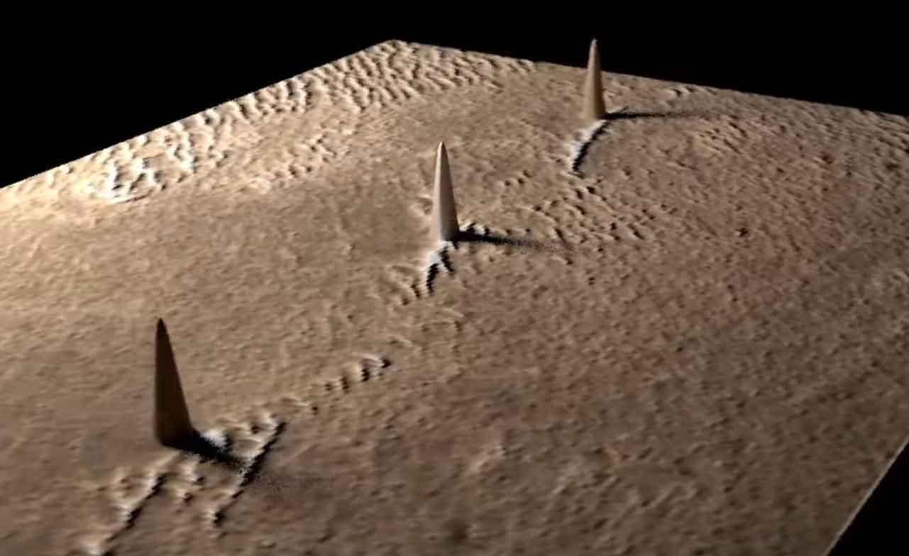 Mars yüzeyinde üç gizemli ‘kule’ (Video)