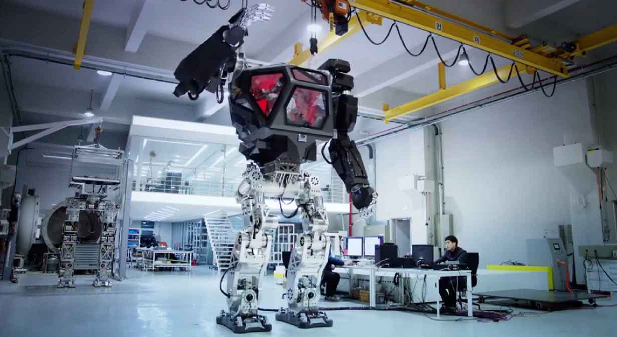 Güney Kore’de dev savaş robotu geliştiriliyor (Video)