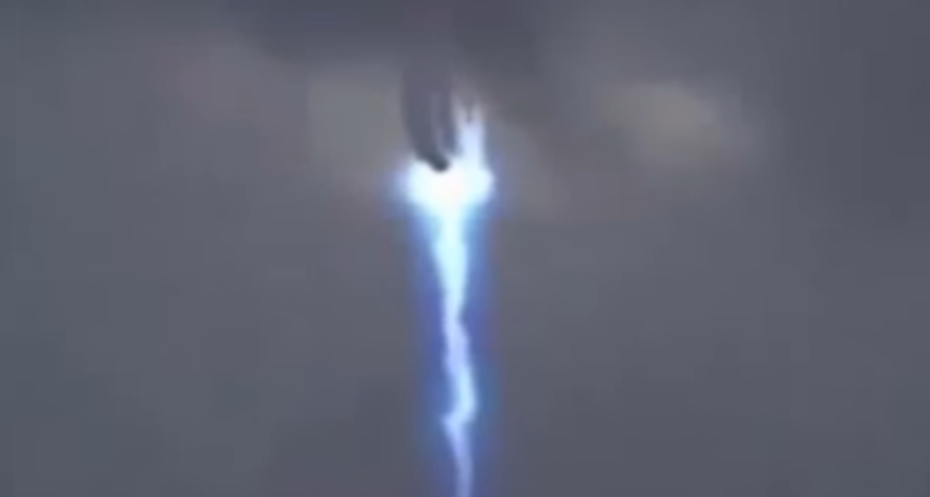 Açıklanamayan gök olayı kameraya yansıdı (Video)
