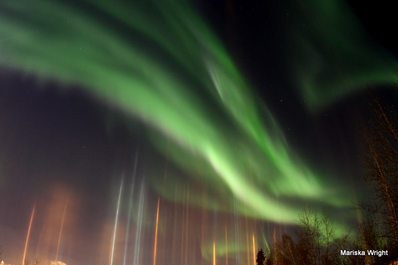 light-pillars-aurora-alaska-november-6-2014