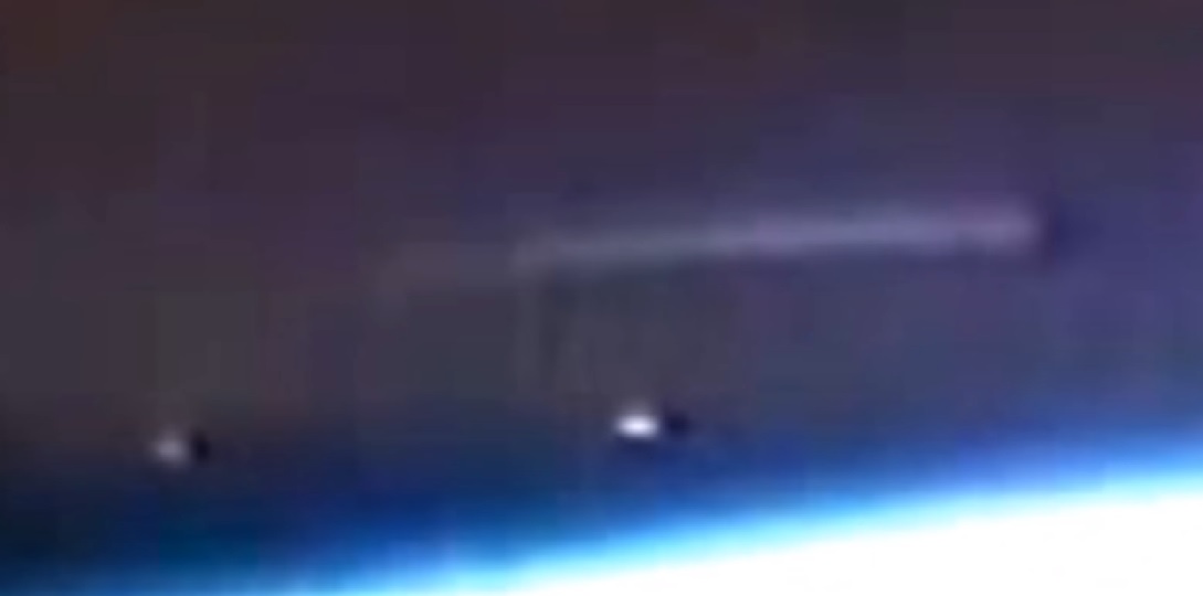 Uzay istasyonu kamerasında sır görüntü (Video)