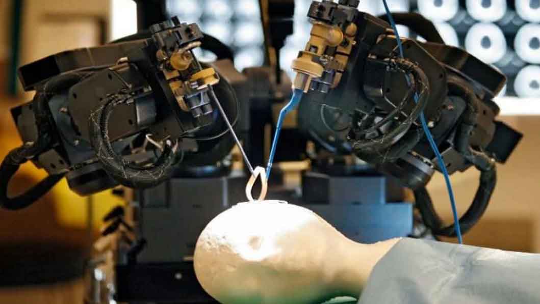 Robot cerrah ile ameliyatlar 50 kat hızlanacak