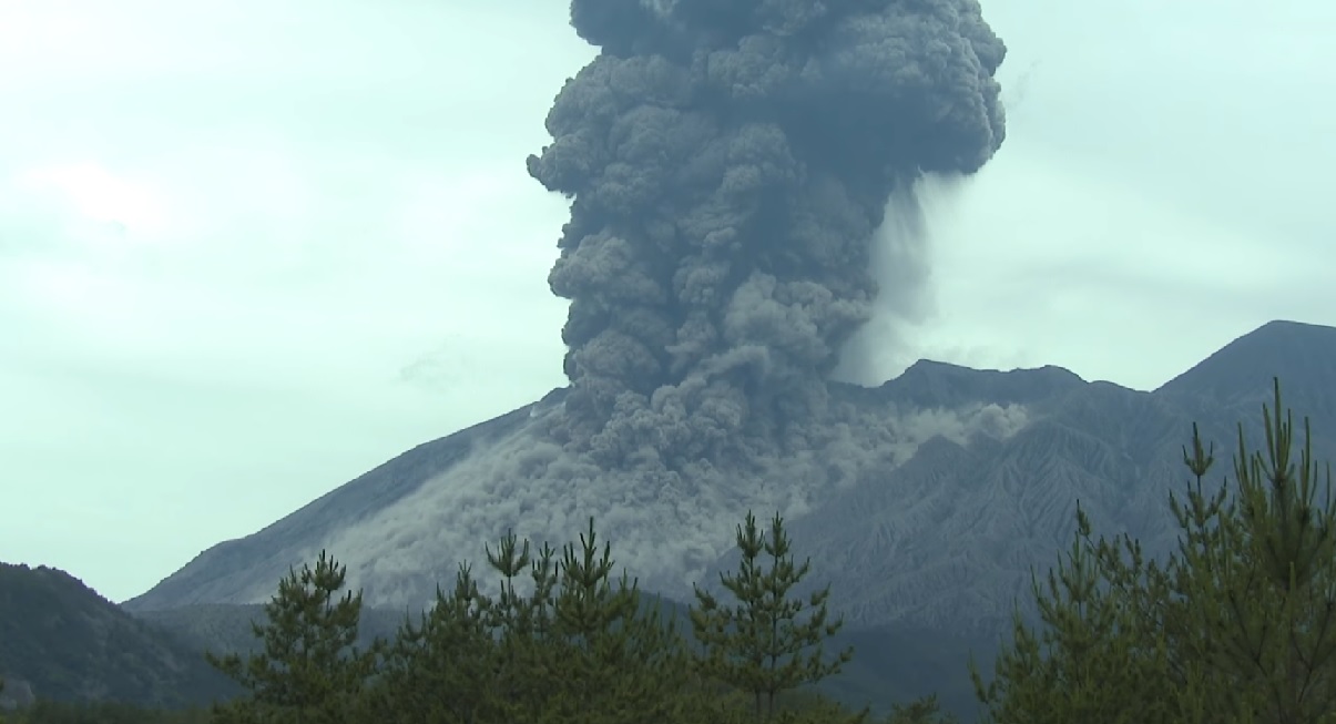 Japonya’da yanardağ böyle patladı (Video)