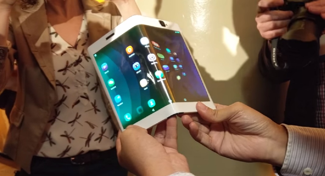 Katlanıp telefona dönüşen tablet geliştirildi (Video)