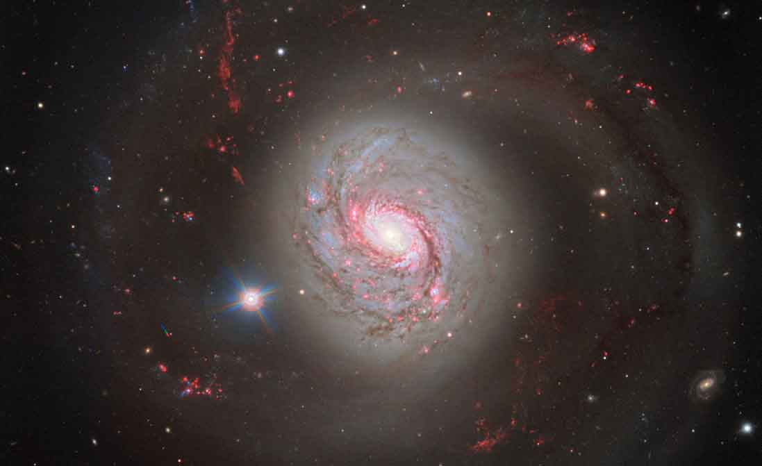 Dev galaksi ‘Messier 77’ göz kamaştırdı (Video)